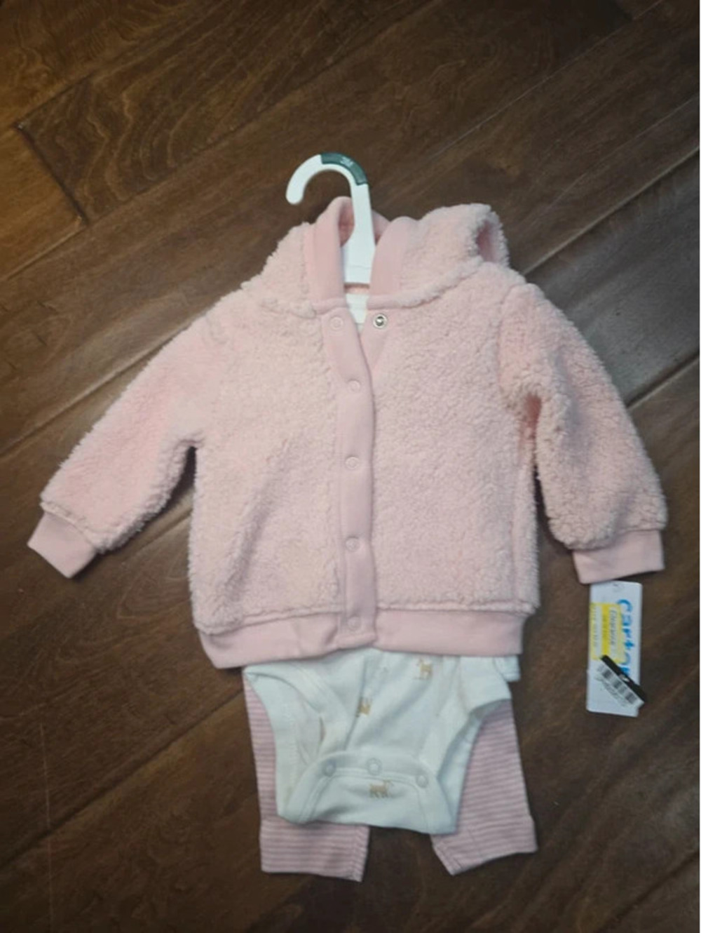 3m brand new three piece outfit set from carter's item, 352G5